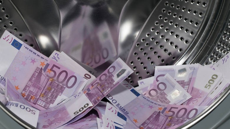 Ελλάδα ένα τεράστιο πλυντήριο βρώμικου χρήματος…