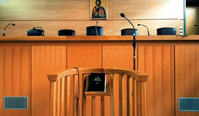 Σε δίκη για “νονούς” της νύχτας παραιτήθηκαν δύο δικαστές