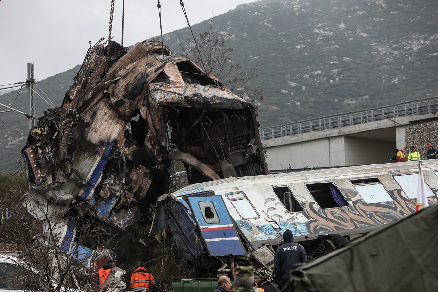 Τραγωδία στα Τέμπη: Ταυτοποιήθηκαν 52 θύματα – Έχουν ενημερωθεί 14 οικογένειες