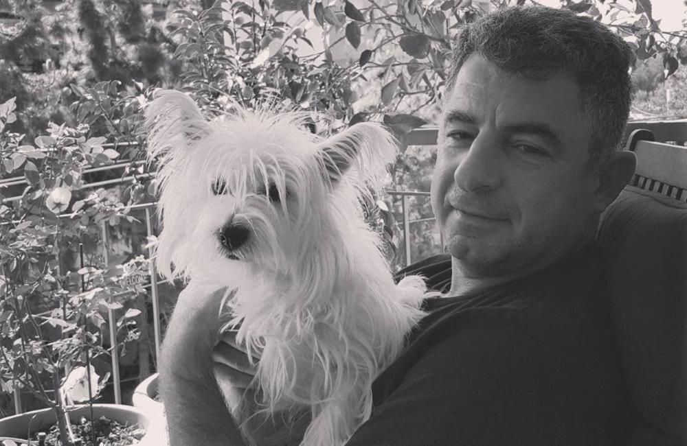 Γιώργος Καραϊβάζ: Ξέσπασε η χήρα του αδικοχαμένου δημοσιογράφου – «Η δολοφονία του ήταν δολοφονία στην ελευθερία»