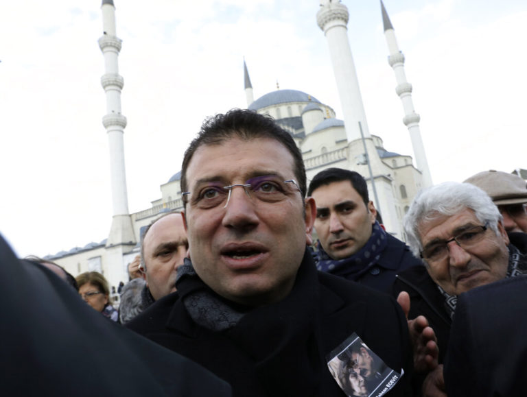 Τουρκία: Εννέα τραυματίες από την επίθεση με πέτρες σε προεκλογική ομιλία του Ιμάμογλου