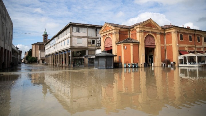 Ιταλία: Οι πλημμύρες «ξέθαψαν» βόμβες του Β’ Παγκοσμίου Πολέμου – Κίνδυνος για αγρότες και κατοίκους πόλεων