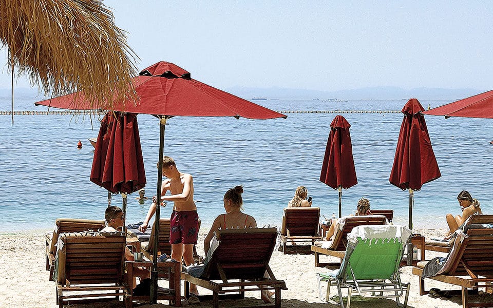 Σε ποιες παραλίες της Αττικής απαγορεύεται το κολύμπι