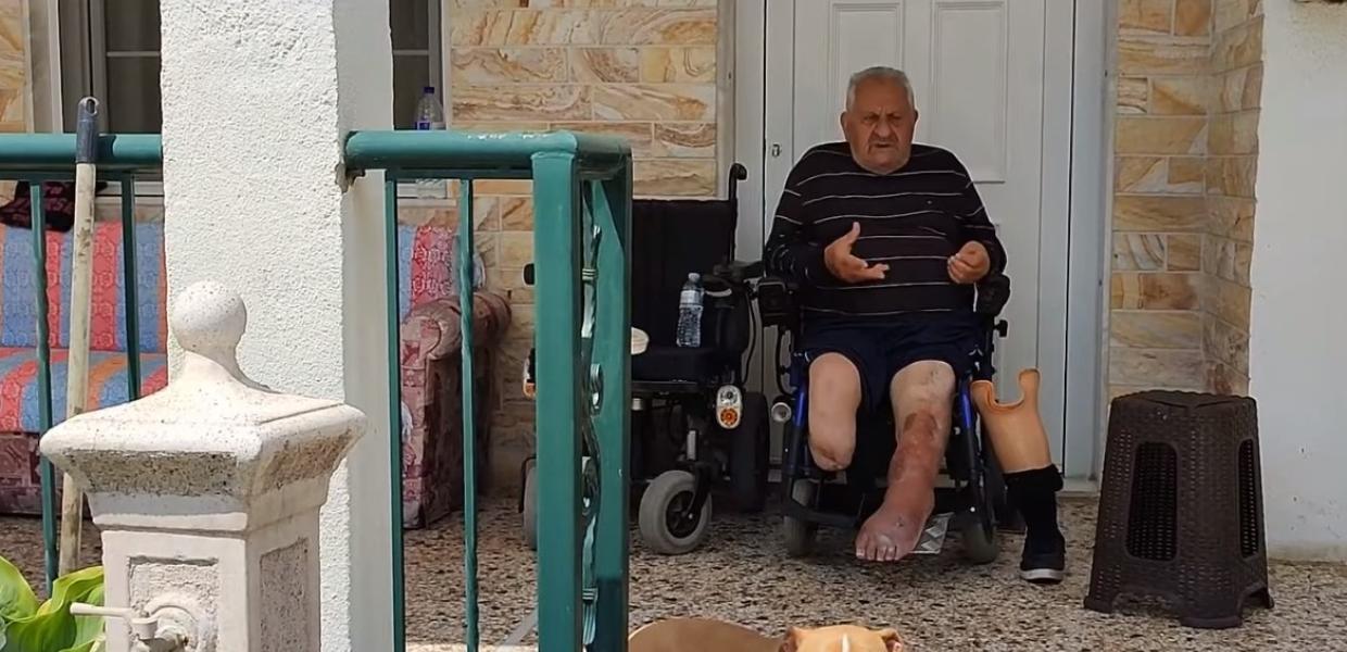 Αίσχος! 81χρονος ανάπηρος κοιμάται στη βεράντα του σπιτιού μετά την έξωση λόγω πλειστηριασμού