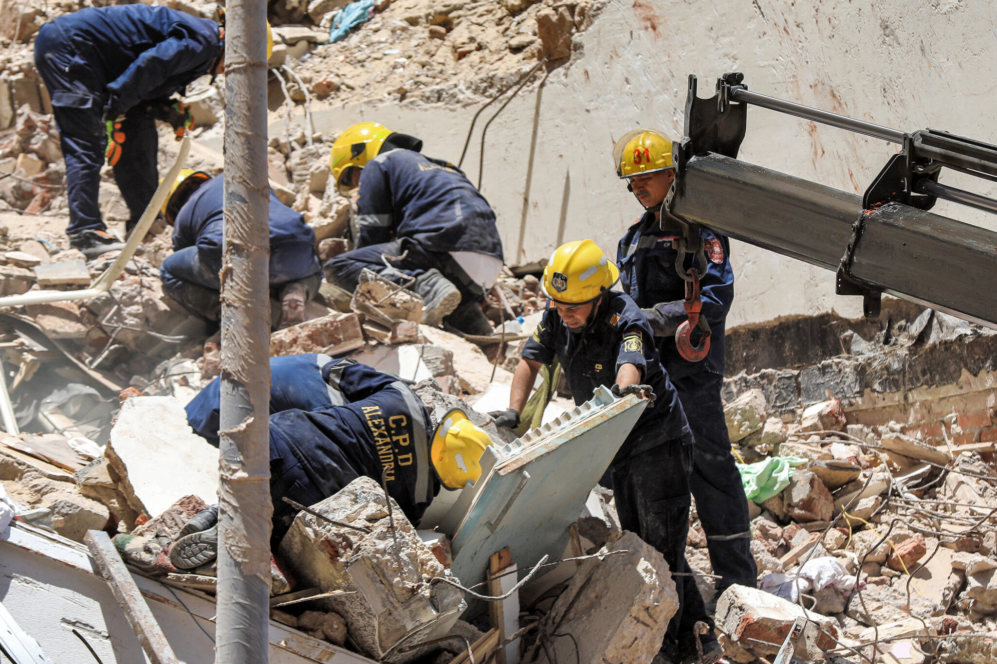 Αίγυπτος: Τουλάχιστον δέκα νεκροί και πέντε αγνοούμενοι από την κατάρρευση πολυκατοικίας στην Αλεξάνδρεια