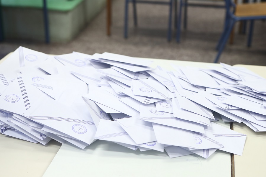 Δημοσκοπήσεις: Οι γκρίζες περιοχές, οι αναποφάσιστοι – Τρομάζει η σκόρπια ψήφος