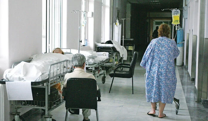Δημόσια νοσοκομεία: Εικόνες ντροπής και κατάρρευσης