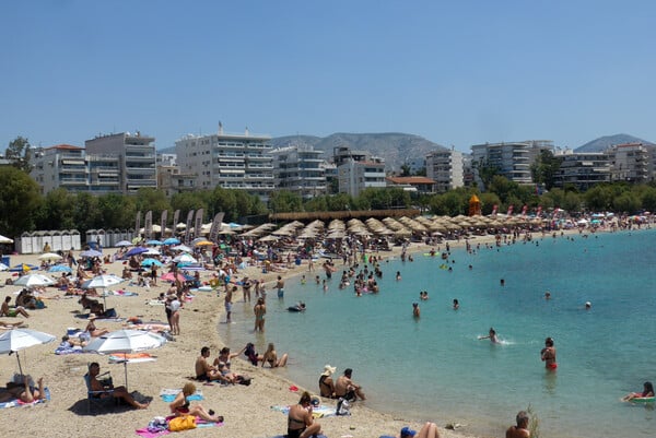 Οι καύσωνες θα σταματήσουν τον καλοκαιρινό τουρισμό στη Μεσόγειο; – Ο κίνδυνος είναι πραγματικός