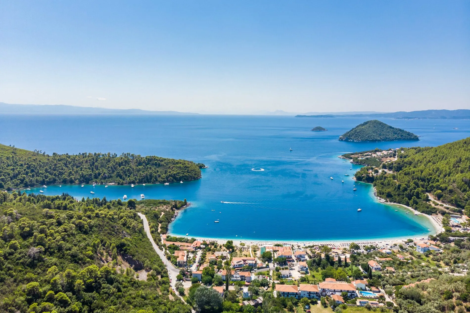 Τα 20 ελληνικά νησιά που “ψηφίζουν”  οι Βρετανοί για το καλοκαίρι