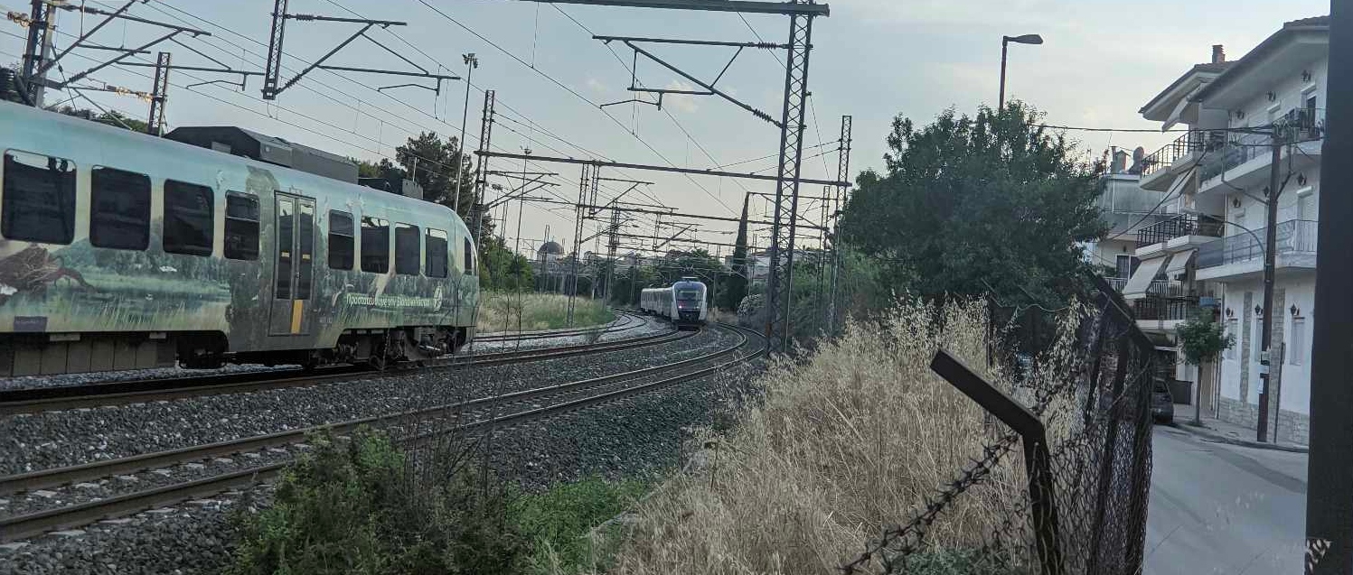 Παραλίγο νέα σιδηροδρομική τραγωδία-Δύο τρένα κινδύνευσαν να συγκρουστούν μετωπικά στη Λάρισα