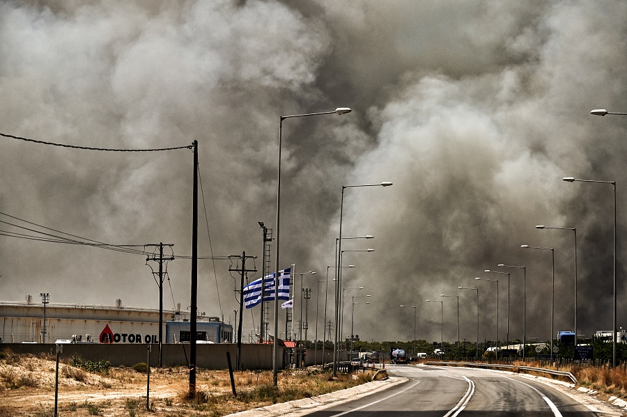 Φωτιά τώρα: Κλειστή η εθνική οδός Αθηνών – Κορίνθου