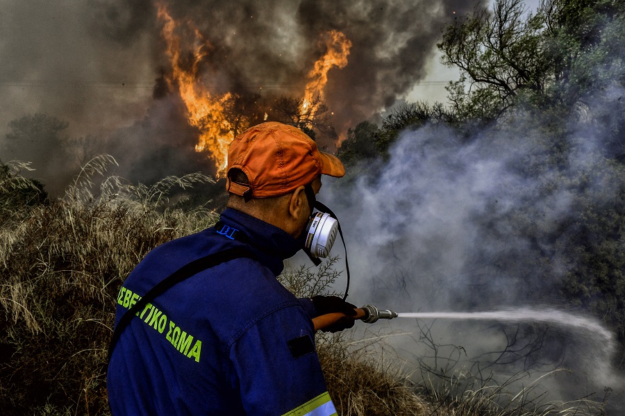 Φωτιά στη Ρόδο: Ανεξέλεγκτα τα τέσσερα μέτωπα της πυρκαγιάς