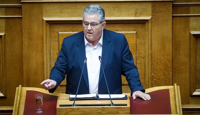 Βουλή -Δημήτρης Κουτσούμπας: Η στιγμή της διακοπής της ομιλίας του λόγω πόνου στη μέση