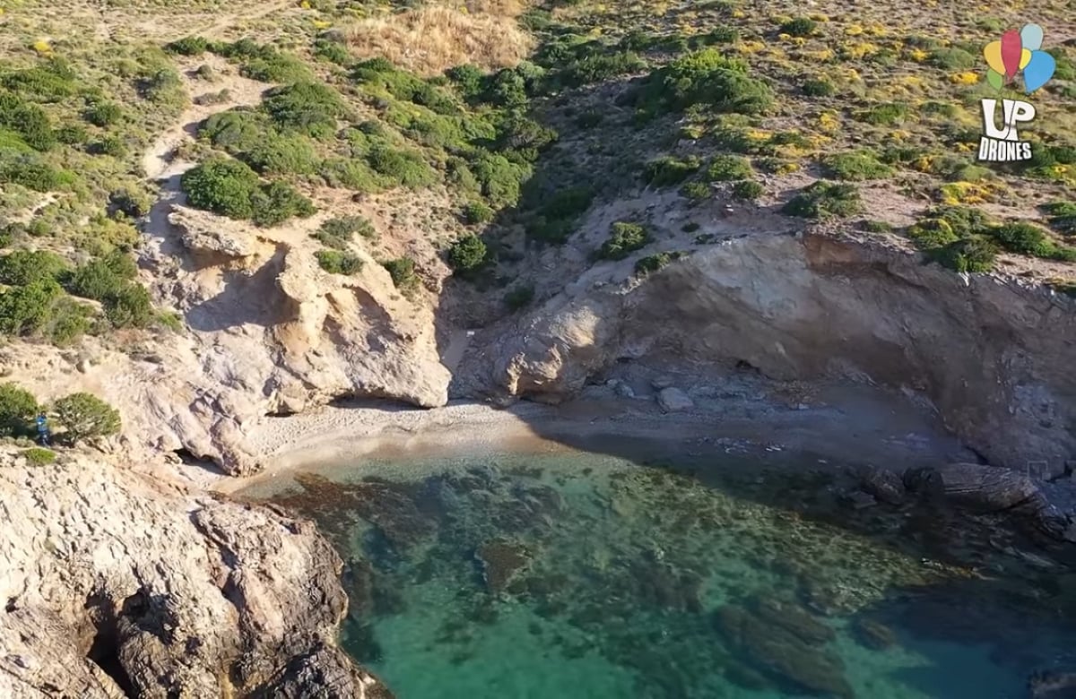 Τέσσερις άγνωστες πανέμορφες παραλίες στην Αττική