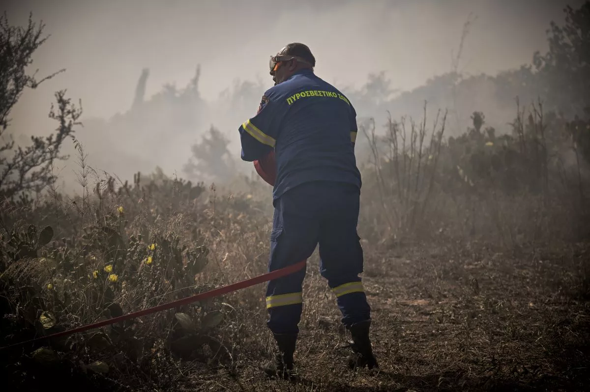 Θεσσαλονίκη: Πρόλαβαν τη φωτιά στο Σέιχ Σου – Παρατείνεται η απαγόρευση κυκλοφορίας στα περιαστικά δάση