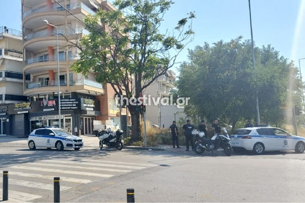 Θεσσαλονίκη: Μεθυσμένος άνδρας βγήκε οπλισμένος στο μπαλκόνι (pics&vid)