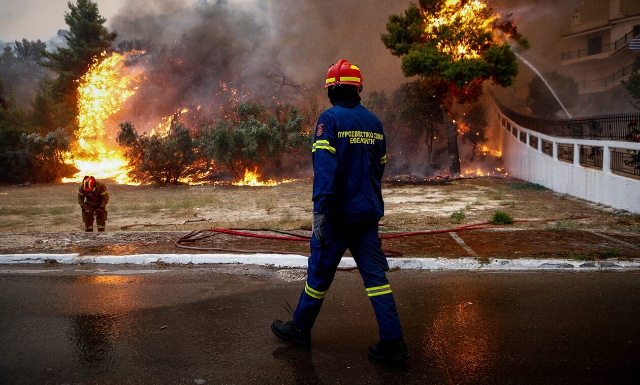 Φωτιά στην Πάρνηθα: Εκκενώνεται το Λεφαντώ – Συναγερμός από το 112