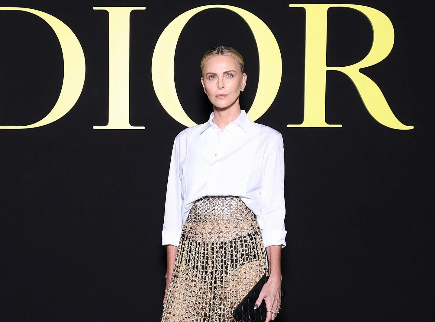 Εκπληκτική η Σαρλίζ Θερόν στο σόου του Dior στο Παρίσι