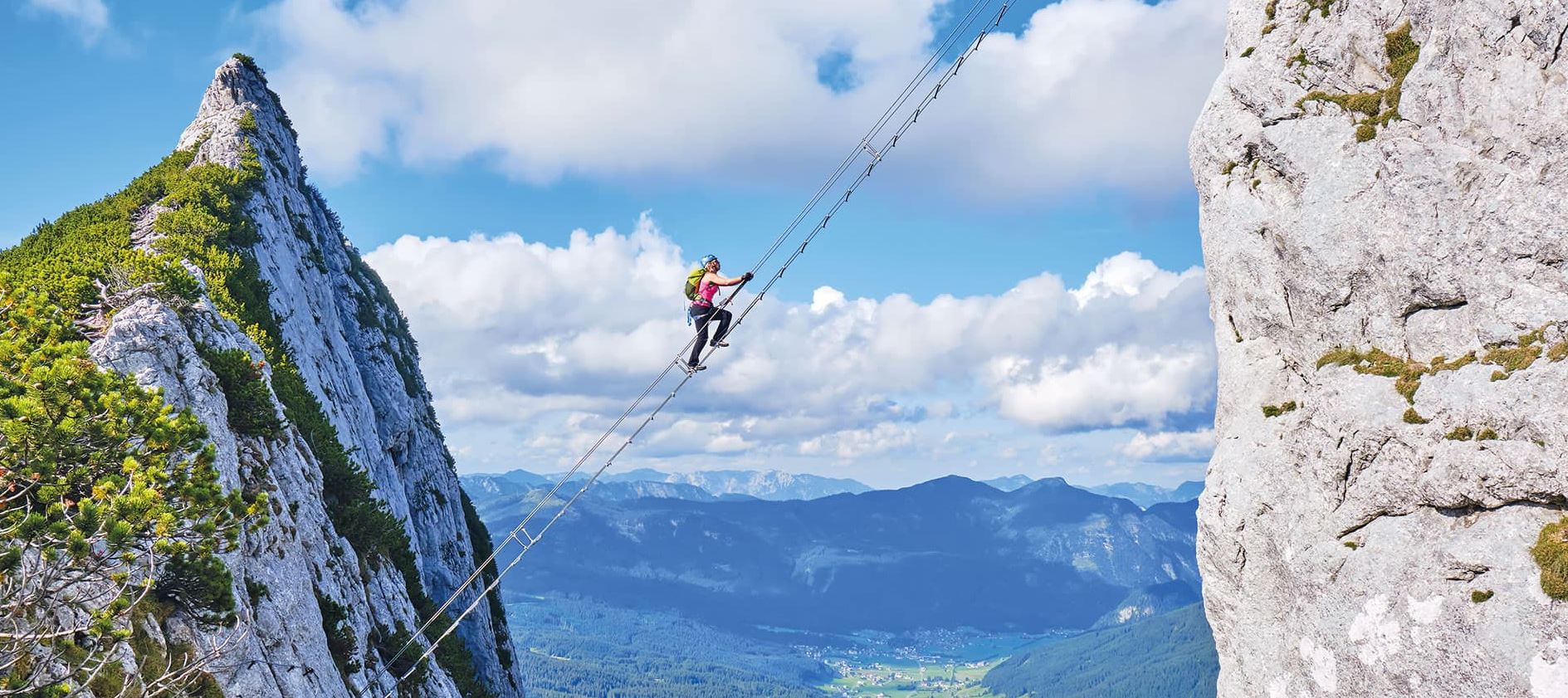 Τουρίστας διέσχισε «τη σκάλα προς τον ουρανό» στο δημοφιλές βουνό του Instagram και έπεσε από ύψος 91 μέτρων