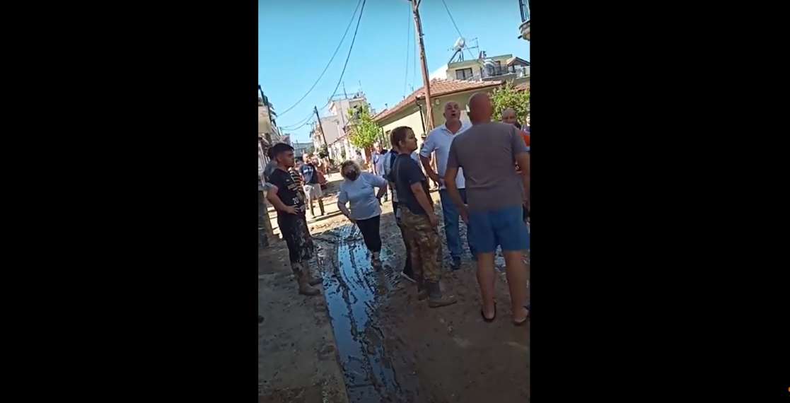 Εθελοντές της ΚΝΕ και πολίτες εξοργίστηκαν με τον Μπέο και τον ξεφτίλισαν…(βίντεο)