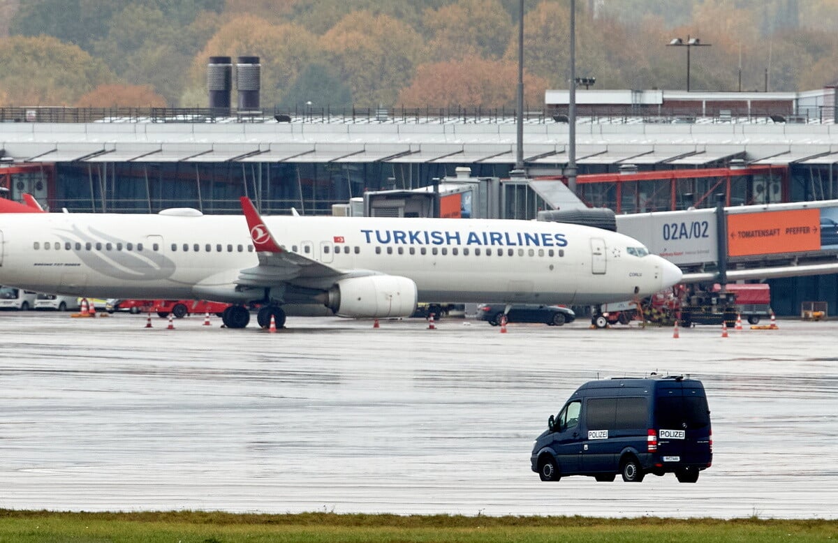 Θρίλερ στο αεροδρόμιο του Αμβούργου: Τι ζητά ο ένοπλος που απήγαγε την κόρη του