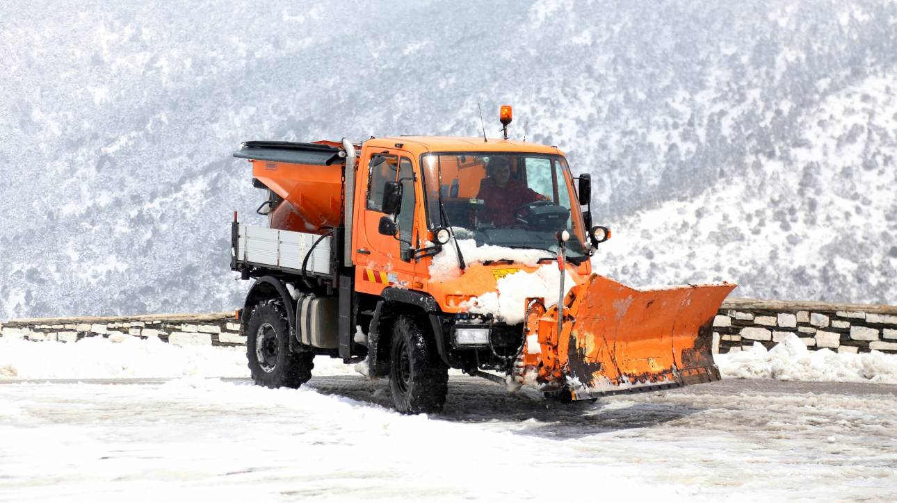 Κακοκαιρία: Διακοπή κυκλοφορίας στη λεωφόρο Πάρνηθος λόγω χιονόπτωσης