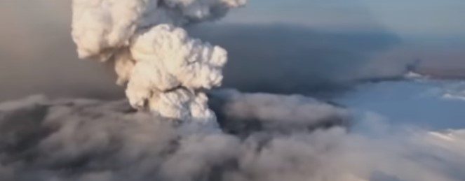 Τρομερά και εντυπωσιακά βίντεο από ηφαίστειο στην Ισλανδία που ξερνά λαβα