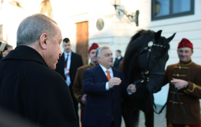 Τουρκία -Ουγγαρία: Ένα άλογο και ένα αυτοκίνητο τα δώρα που αντάλλαξαν Όρμπαν και Ερντογάν