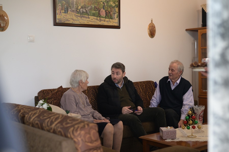 O Ανδρουλάκης επισκέφθηκε το ζευγάρι ηλικιωμένων που δώρισε 100.000 ευρώ στο νοσοκομείο Διδυμοτείχου (vid)