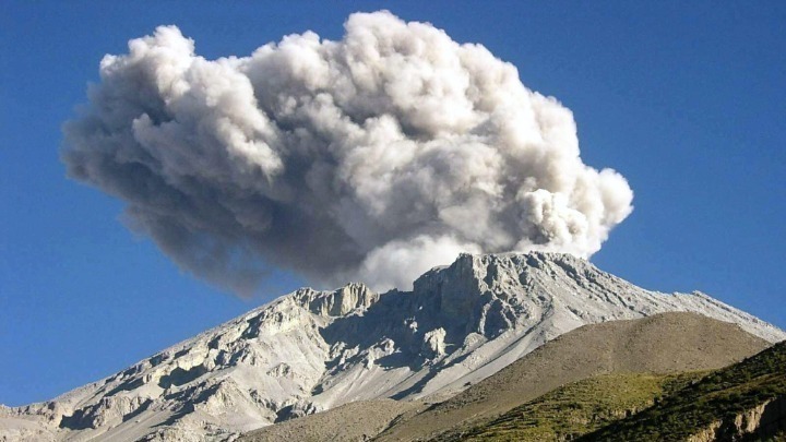 Ινδονησία: Τουλάχιστον 22 νεκροί από την έκρηξη του ηφαιστείου