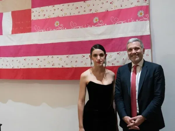 Ροζ Σημαία: Ντόρα Μπακογιάννη και Ρένα Δούρου σφυροκόπησαν τον Γιώργο Γεραπετρίτη