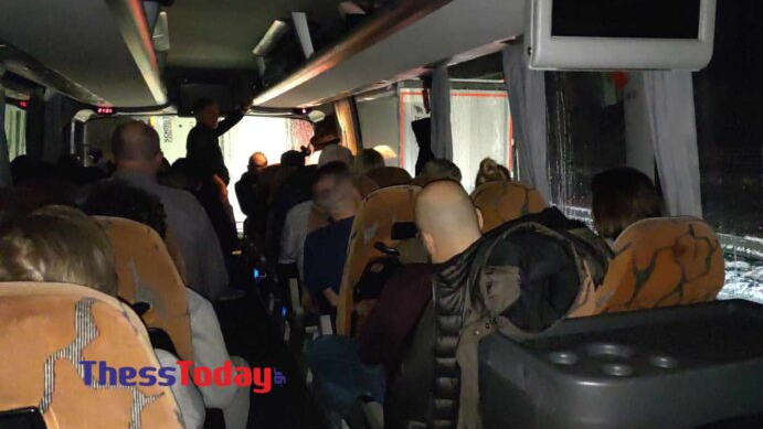 Μεγάλη ταλαιπωρία για 100 Έλληνες ταξιδιώτες– Εγκλωβίστηκαν για 17 ώρες στα χιόνια, στον δρόμο για Βιέννη