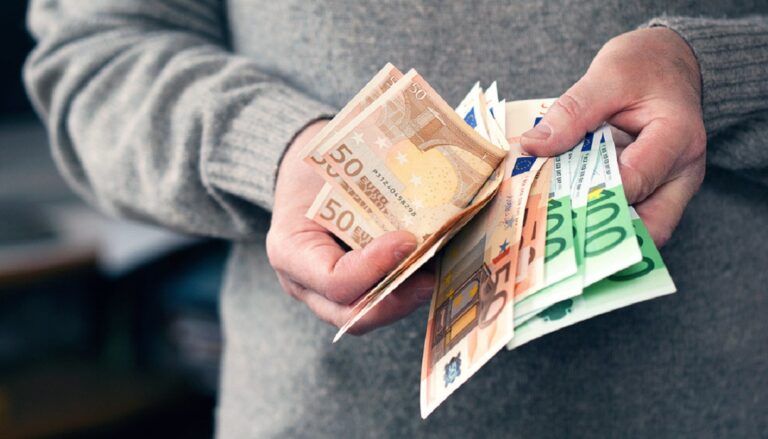 ΔΥΠΑ: Ποιοι μπορούν να πάρουν επίδομα 400 ευρώ και μισθό μέχρι 1.022 ευρώ