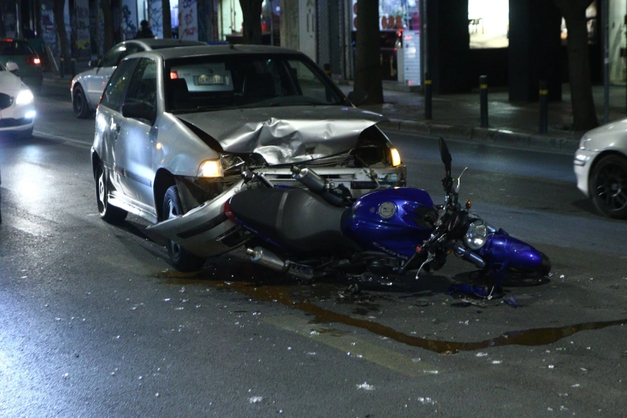Τραγωδία στo κέντρο της Αθήνας: Θανατηφόρο τροχαίο με μοτοσικλέτα – Δύο άτομα σκοτώθηκαν