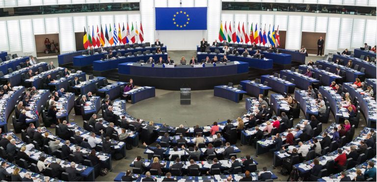 Άκης Σκέρτσος για το ψήφισμα του Ευρωπαϊκού Κοινοβουλίου: Κακόγουστη (ανα)παράσταση ενόψει ευρωεκλογών