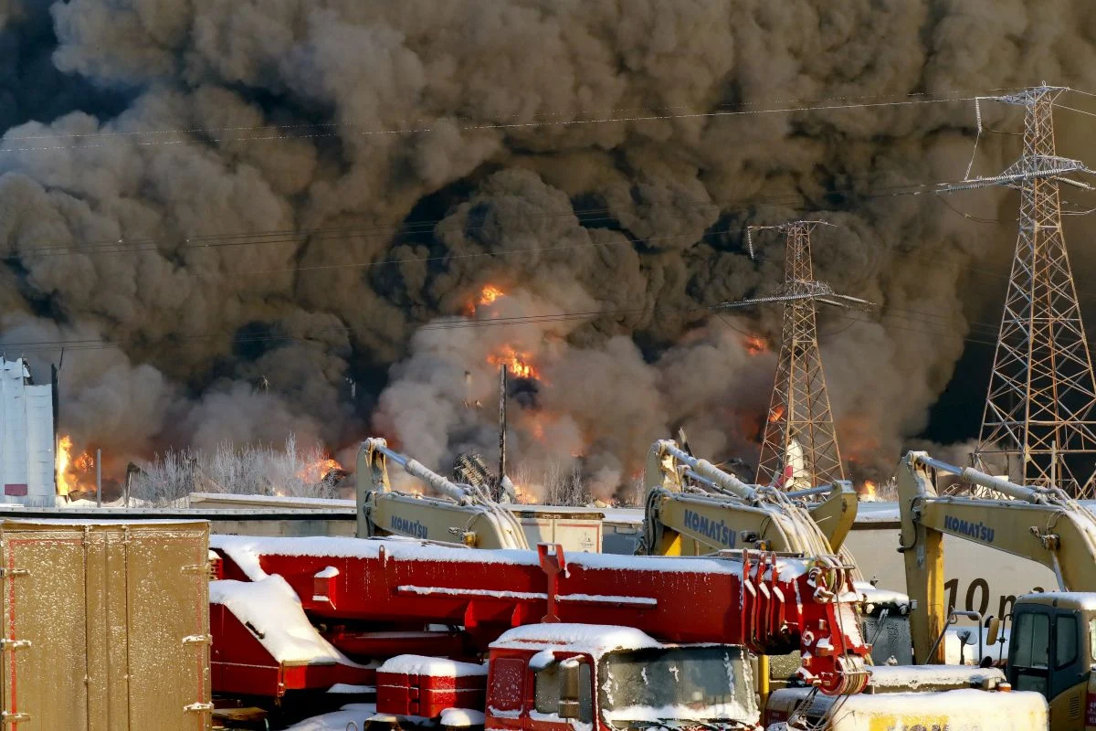 Κόλαση φωτιάς στην Αγία Πετρούπολη: Πύρινος εφιάλτης 100 χιλιάδων τετραγωνικών μέτρων! (βίντεο)