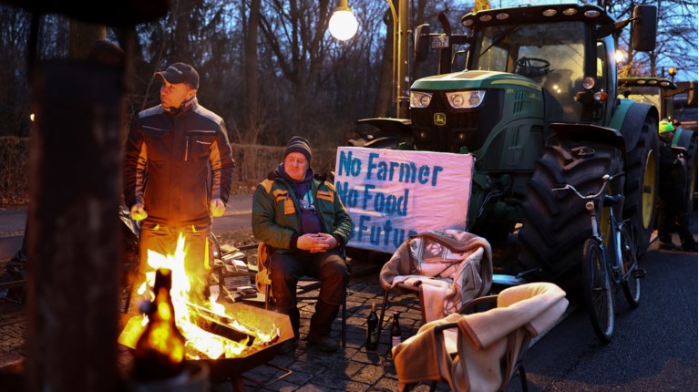 Βρυξέλλες: Σύνοδος Κορυφής στην ΕΕ με «απόβαση» των αγροτών