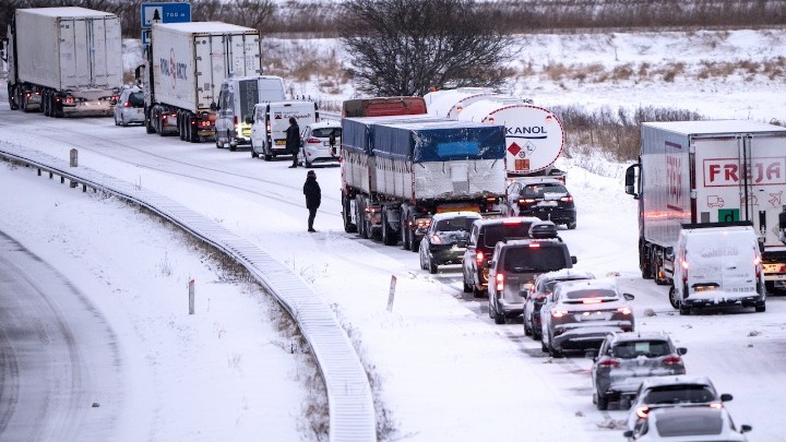 Κύμα ψύχους στη Βόρεια Ευρώπη: Στους -42 ο υδράργυρος στη Φινλανδία – Εγκλωβισμένοι οδηγοί από τα χιόνια