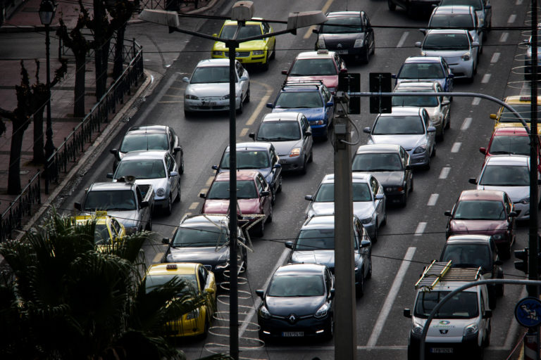 Κίνηση: Κυκλοφοριακό χάος σε Κηφισό, Κηφισίας και Αττική Οδό