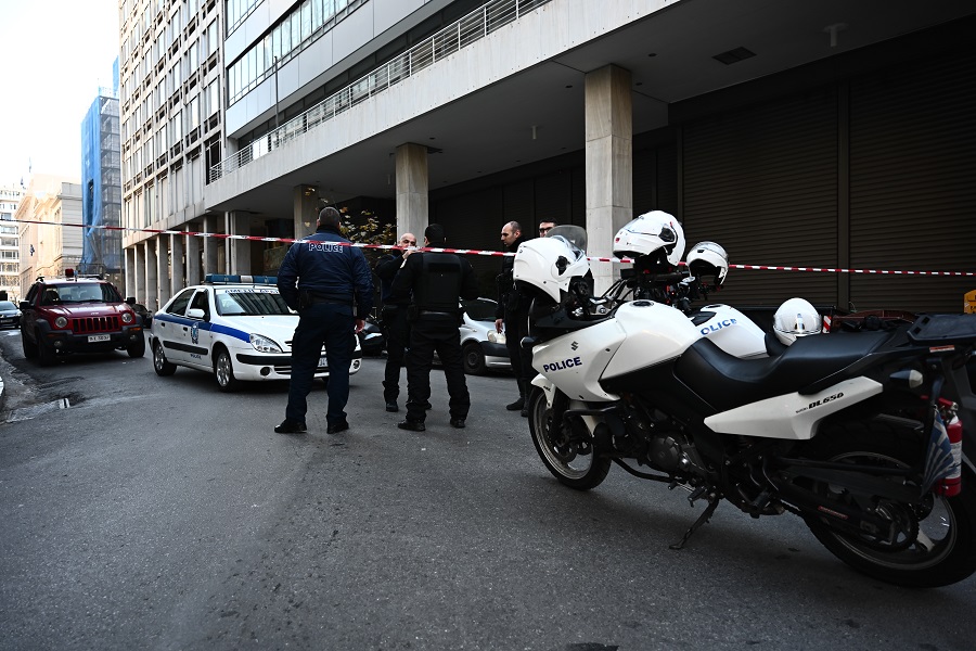 Βόμβα στο υπουργείο Εργασίας: Η Αντιτρομοκρατική εντόπισε τη μοτοσικλέτα των δραστών
