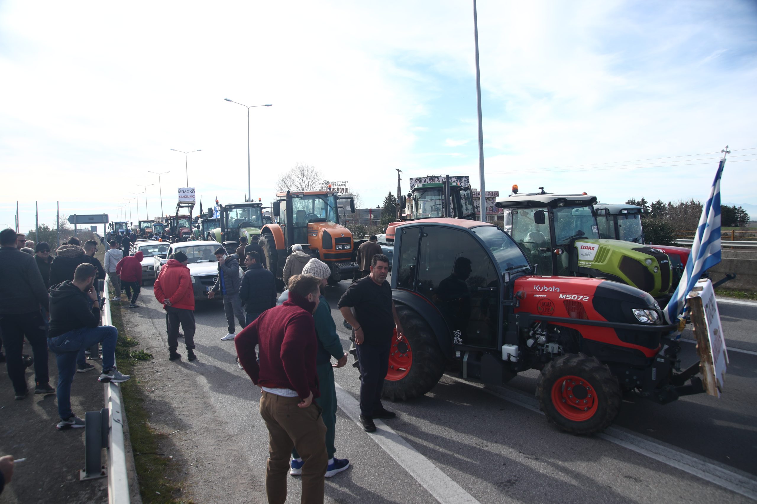 Αγρότες: Μπλόκα και διαμαρτυρίες μία ημέρα πριν από το ραντεβού με τον Μητσοτάκη