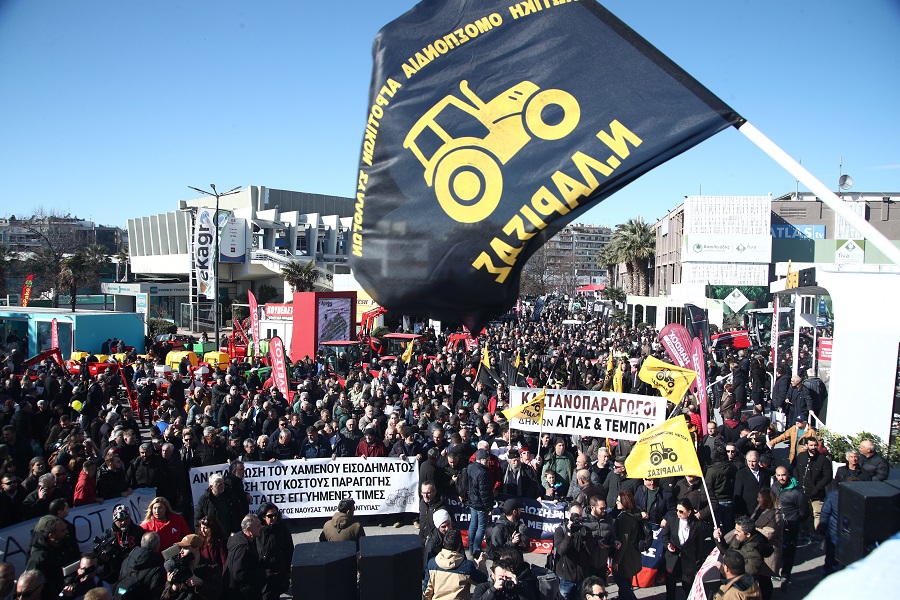Αγρότες: Επιστρέφουν στα μπλόκα – Την Τρίτη στη Νίκαια η πανελλαδική επιτροπή για νέες κινητοποιήσεις
