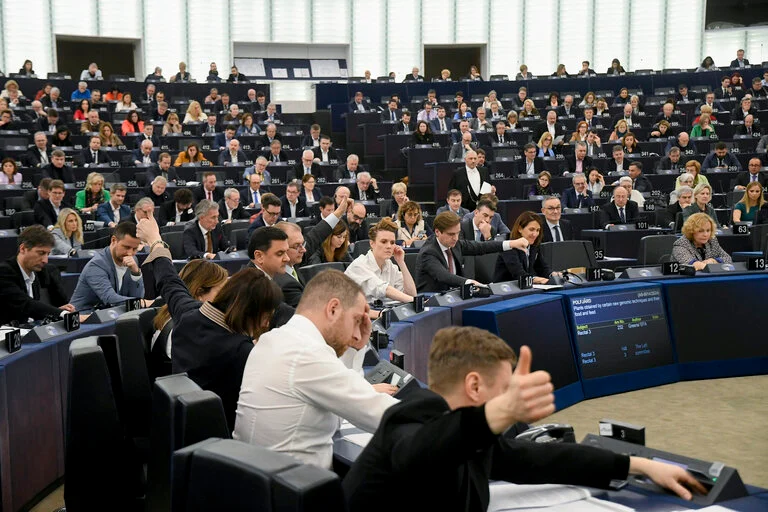 Ευρωκοινοβούλιο: Ψήφισμα κόλαφος για το κράτος δικαίου στην Ελλάδα -Εγκρίθηκε το καταδικαστικό ψήφισμα -Υπέρ 330 ευρωβουλευτές, ενώ αρνητικά 254