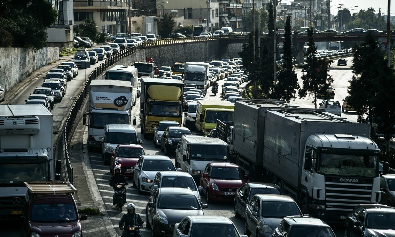 Κίνηση στους δρόμους: Καθυστερήσεις σε Κηφισό, Αττική Οδό και Λεωφ. Αθηνών
