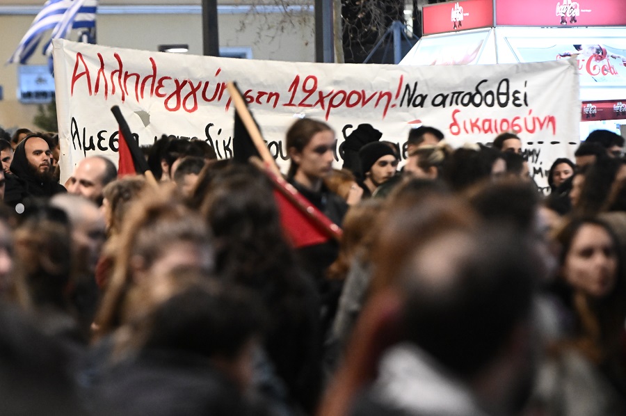 Ξεχειλίζει η οργή για την εισαγγελική πρόταση για Μίχο – Μεγάλη πορεία στο κέντρο της Αθήνας (pics)