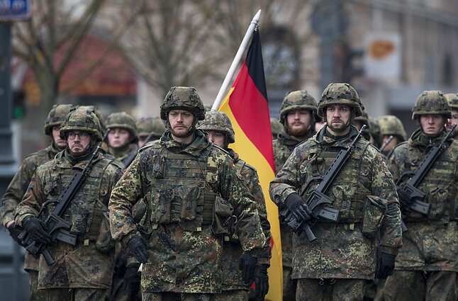 Σολτς: Το Βερολίνο-gate συγκλονίζει τον γερμανικό στρατό