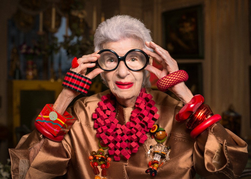 Iris Apfel: Πέθανε στα 102 το υπέργηρο μοντέλο – H εντυπωσιακή ζωή της