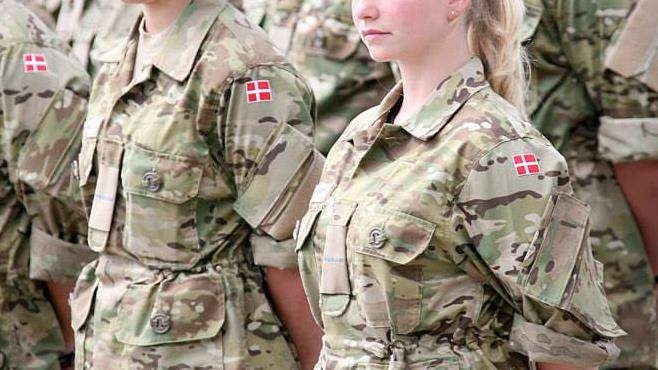 Δανία: Θέλει να στείλει υποχρεωτικά τις γυναίκες στον στρατό
