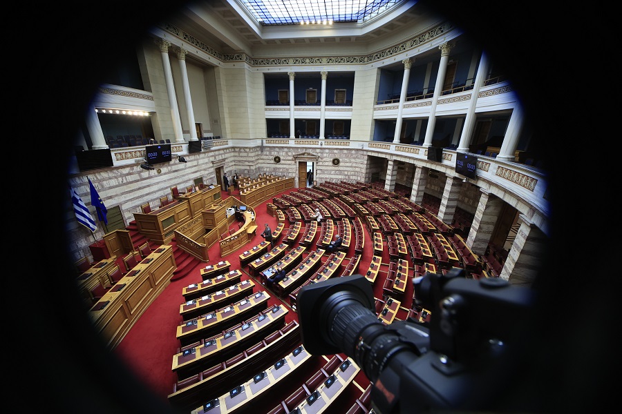 Πρόταση δυσπιστίας: Καλή συνεργασία ΠΑΣΟΚ – ΣΥΡΙΖΑ για το τελικό κείμενο – Δείτε live τη συζήτηση στη Βουλή