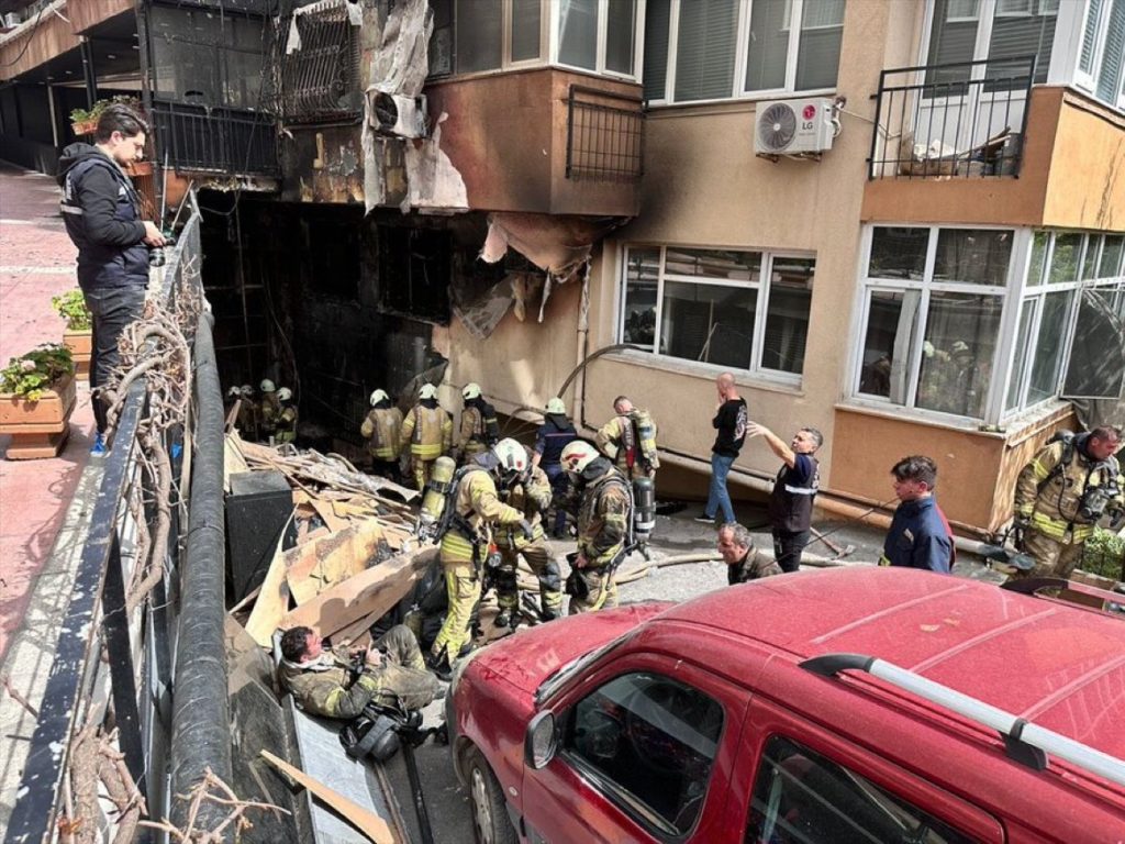 Κωνσταντινούπολη: Μεγάλη φωτιά μετά από έκρηξη – Νεκροί και τραυματίες